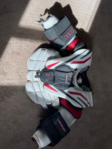Medium Vaughn Vision 9400 Goalie Chest Protector (Used)