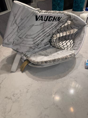 Demo Vaughn VX1 Glove Pro Carbon