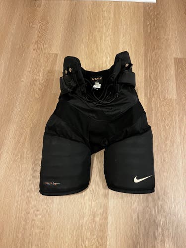 ~2005 RARE | Senior Medium Nike Hockey Pants (Ignite 2 - Used)