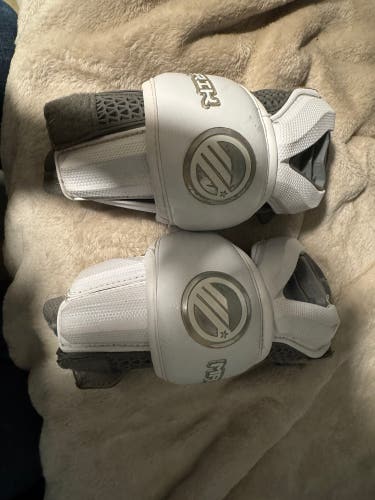 Large Youth Maverik Rome Arm Pads (Used)