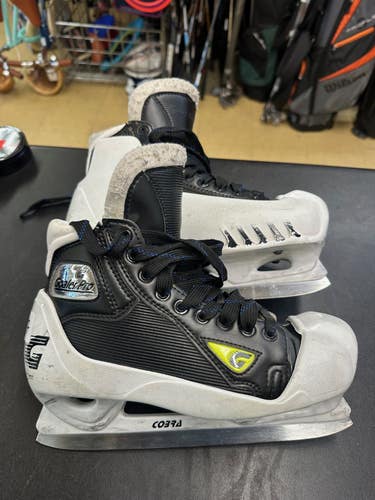 Graf Hockey Goalie Skates 7 (Used)-The classi Goaler Pro Graf goalie skate