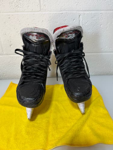 2023 Bauer Vapor X5 Pro Hockey Skates Regular Width Size 3.5 (Used)