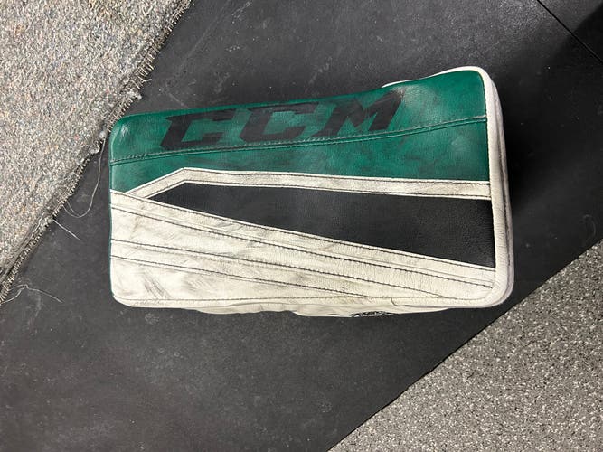 35" CCM Extreme Flex II Goalie Leg Pads (Used)