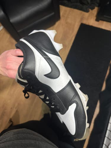 Black Unisex Size M 11.0 (W 12.0) Air Jordan Molded Cleats Cleats (Used)