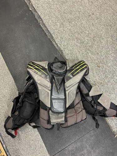 Medium Bauer Hyperlite Goalie Chest Protector (Used)