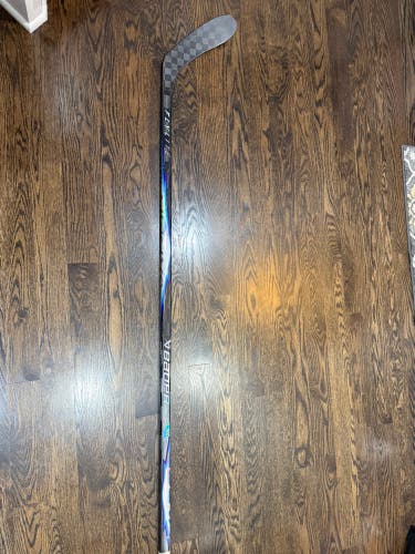 Senior Bauer Vapor FlyLite Right Handed Hockey Stick P28 70 Flex (Used)