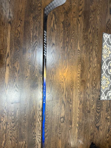 Senior Bauer Vapor Hyperlite 2 Right Handed Hockey Stick P28 70 Flex (New)