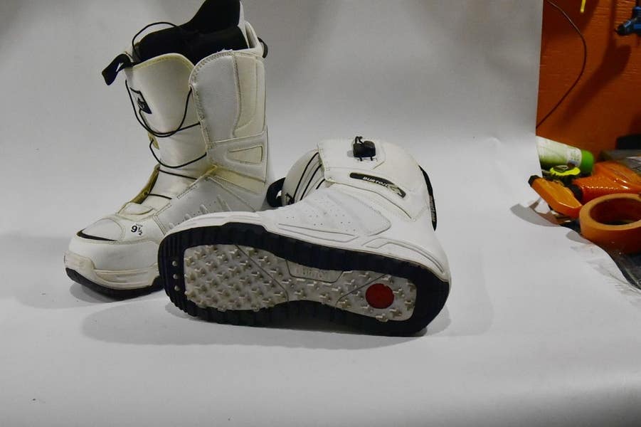 BURTON MOTO SNOWBOARD BOOTS MEN SIZE 9.5 | SidelineSwap | Buy and