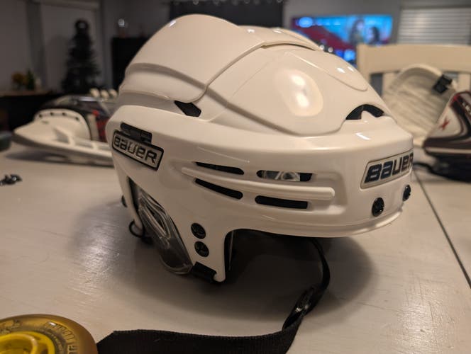 Small Bauer 9900 Helmet (Used)