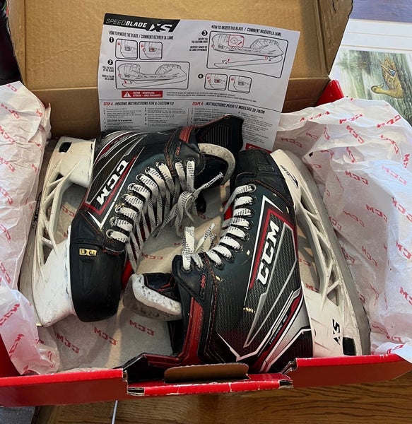 2019 CCM JetSpeed FT490 Hockey Skates Regular Width 6.5 (Used)