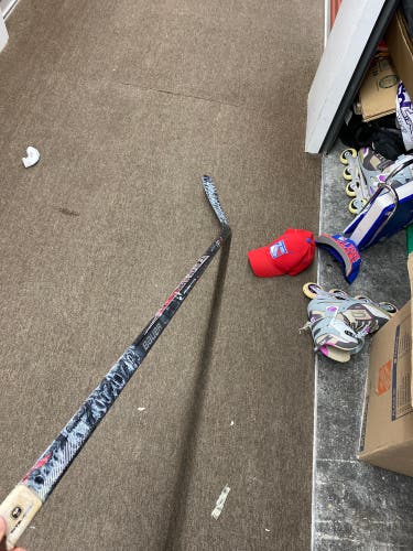 Intermediate Bauer Vapor APX2 Left Hand Hockey Stick 60 Flex