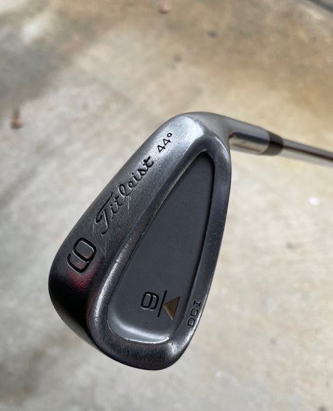 Men's Titleist DCI 9 Iron Right Handed Regular Flex (Used)