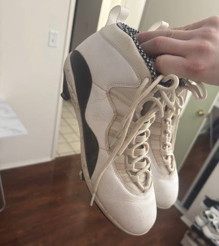 White Men's Size M 12.5 (W 13.5) Adult Air Jordan High Top Metal (Used)