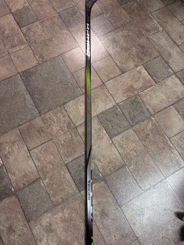 Intermediate Bauer Vapor Hyperlite 2 Right Handed Hockey Stick P90TM 55 Flex (New)