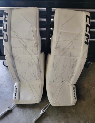 33" 2024 CCM Eflex 6 Goalie Leg Pads