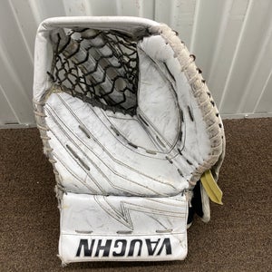 Vaughn V9 Pro Carbon Goalie Glove