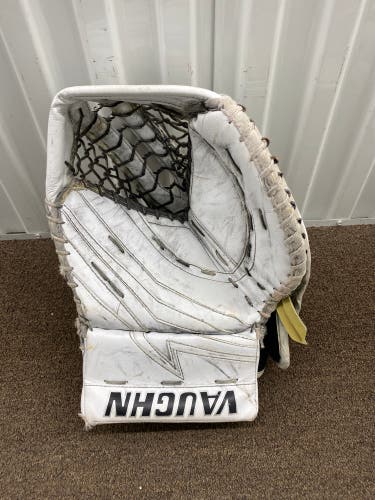 Vaughn V9 Pro Carbon Goalie Glove