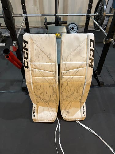 35" CCM EFlex 6 Goalie Leg Pads (Used)