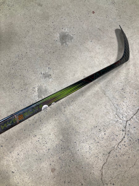 Youth Bauer Vapor Hyperlite 2 Hockey Stick | RH P28