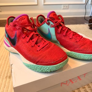 Men's Size M 9.5 (W 10.5) Nike Shoes (Used)