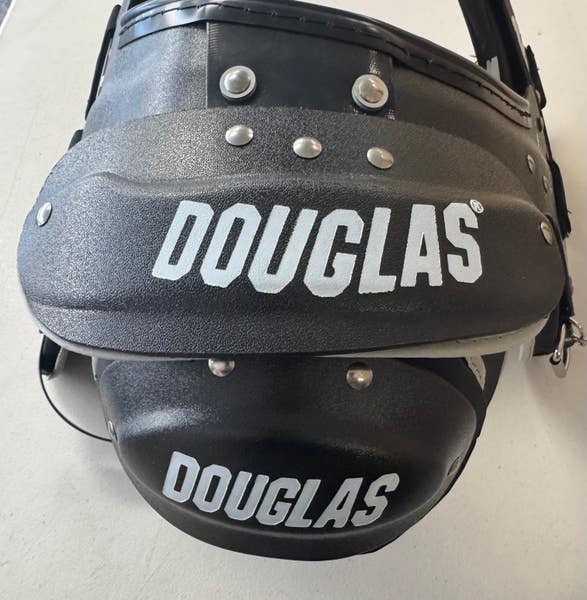 Medium Adult Douglas Shoulder Pads (New) - DOUGLAS D2 Q22-M