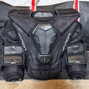 Medium Bauer Vapor Hyperlite 2 Goalie Chest Protector Pro Stock (Used)