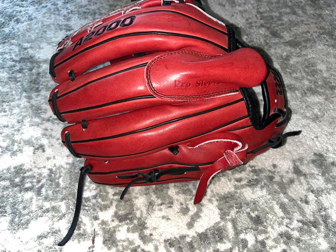 Custom 2025 Wilson A2000 RH Pitcher's Baseball Glove 12" (Used)