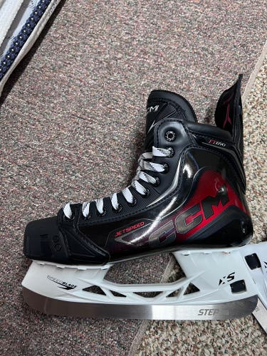 CCM JetSpeed FT890 Hockey Skates Regular Width 8.5 (New)