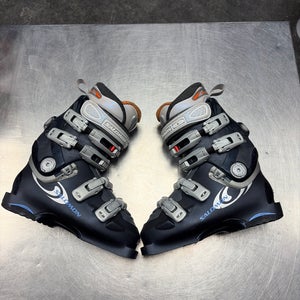 Mondo 23 & 23.5 Women's Salomon Evolution 9 Ski Boots (Used)