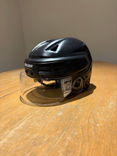 Medium Bauer Re-Akt 155 Helmet (New)