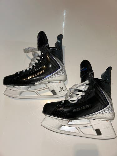 USED ONE TIME Bauer Vapor Flylite Hockey Skates Size 7.5