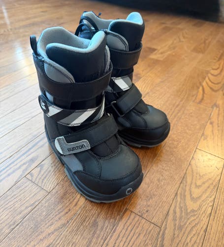 Unisex 2Y (Big Kids / Youth) Burton Grom Snowboard Boots (Used)
