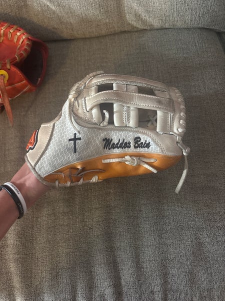 2021 44 Pro Signature Series RH Outfield Baseball Glove 12.75" (Used)