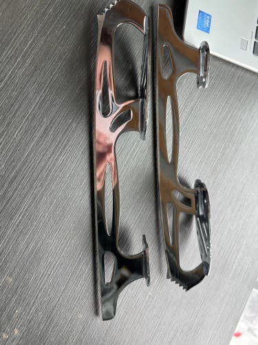 (Used) Jackson Ultima Legacy 8 figure skate blades