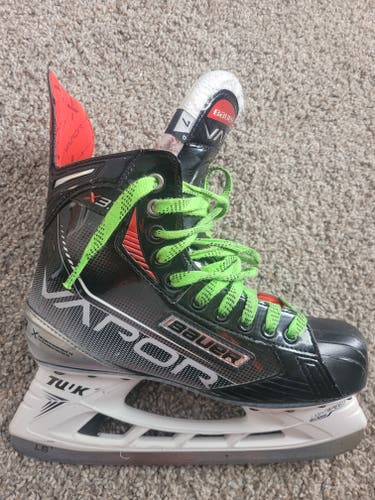 Bauer Vapor X3.7 Hockey Skates Regular Width 7 (Used)