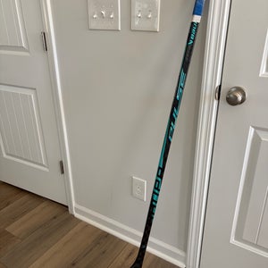 Junior Bauer Pulse Right Handed Hockey Stick P28 40 Flex (Used)