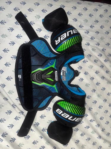 Medium Youth Bauer X Shoulder Pads (Used)
