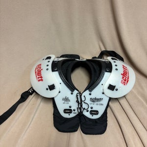 Medium Youth Schutt Jr Blocker Shoulder Pads (Used)