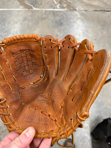 Nokona Generation RH Pitcher's Baseball Glove 12" (Used)