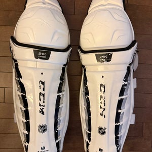 Senior CCM 21K 16" Shin Pads (Used)