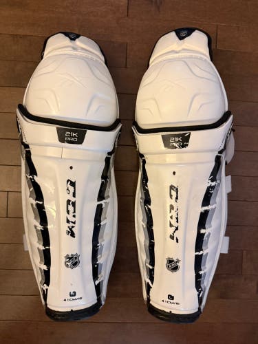 Senior CCM 21K 16" Shin Pads (Used)
