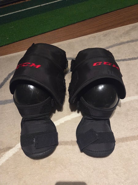 CCM knee pads senior (Used)