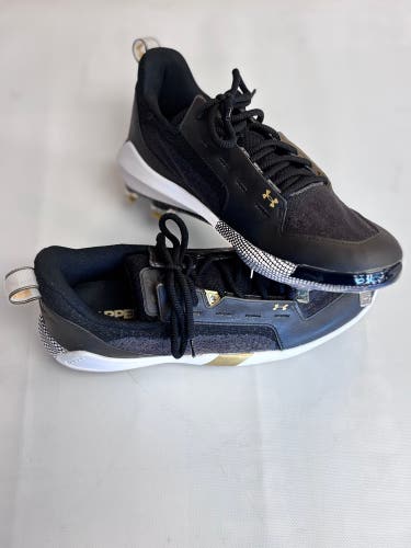 Black Men's Size 13.0 (W 14.0) Adult Under Armour Harper 6 Low Top Metal (Used)