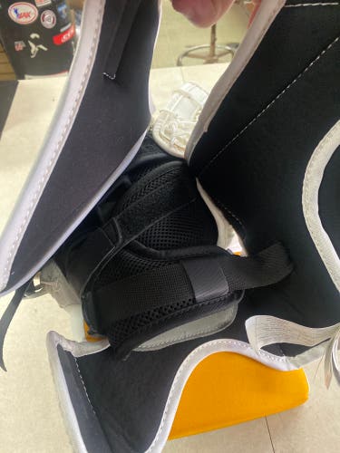 CCM Extreme Flex 5.9 Regular (New)