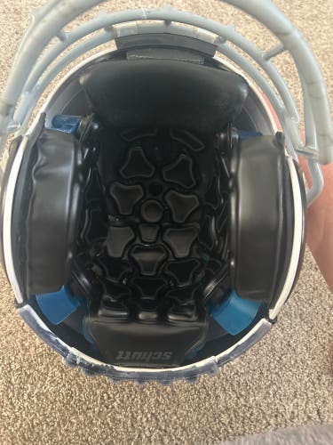 Youth Medium Schutt F7 Helmet (Used)