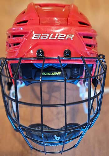 Medium Bauer Re-Akt 150 Helmet + Bauer True Vision Ti Full Face Mask Cage Combo (Used)
