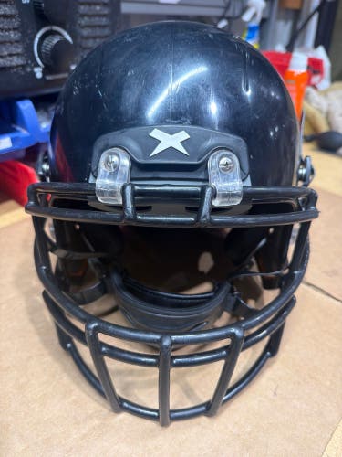 USED XENITH X2E+ YOUTH FOOTBALL HELMET - MEDIUM - BLACK