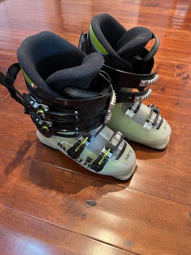 Mondo 23 & 23.5 Unisex Dalbello Yetti 4 Ski Boots (Used) – Great Fit & Performance for Young Skiers!