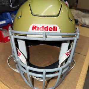 USED RIDDELL FLEX ADULT HELMET - MEDIUM - VEGAS GOLD