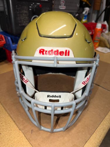 USED RIDDELL FLEX ADULT HELMET - MEDIUM - VEGAS GOLD